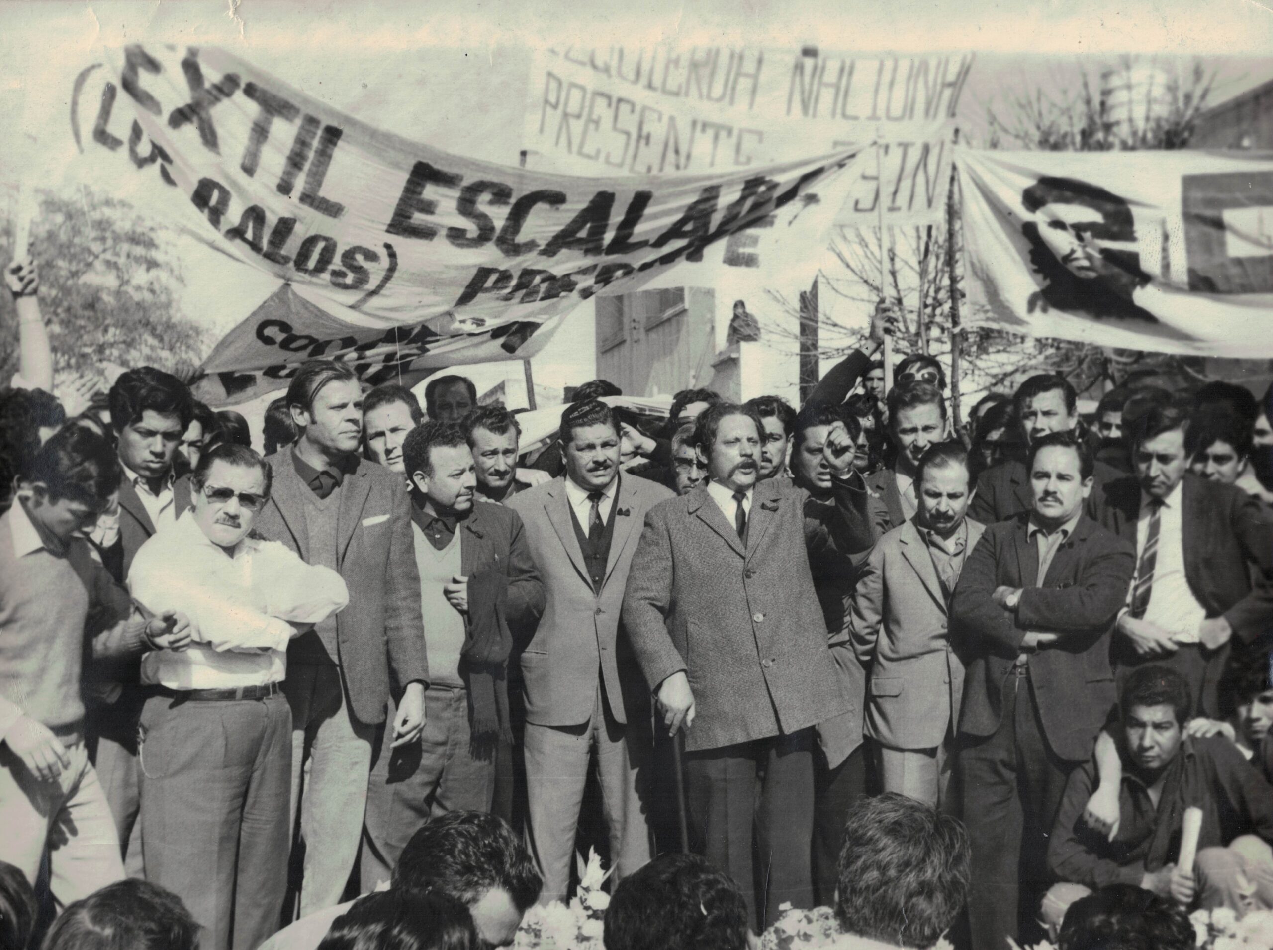 Conmemoración del primer aniversario del “Cordobazo” en mayo de 1970. Se encuentran los tres principales dirigentes gremiales Elpidio Torres (SMATA), Atilio López (UTA) y Agustín Tosco (Luz y Fuerza), acompañados por dirigentes sindicales históricos.  Fuente: Gentileza de Rafael Torres, hijo de Elpidio Torres. Fuente: Gentileza de Rafael Torres, hijo de Elpidio Torres.