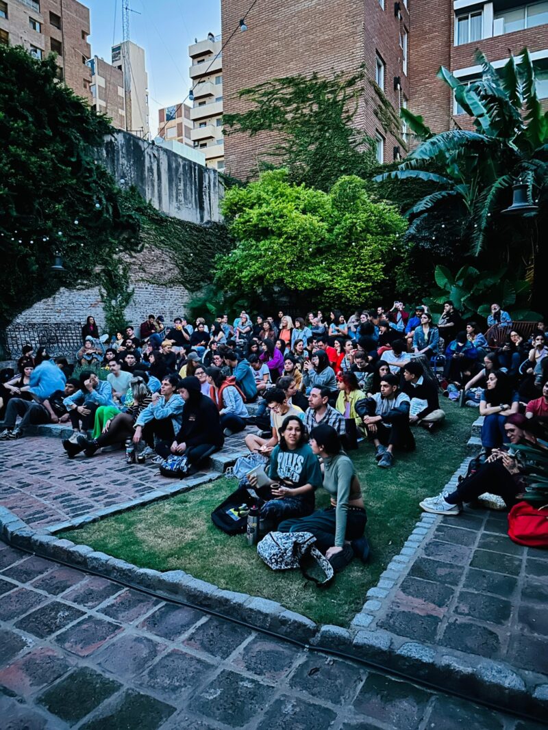 La Escena Infinita .Tertulias culturales y  bocaditos musicales
