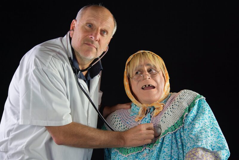 Obra Teatral “Entre la peperina y el clonazepam” 
