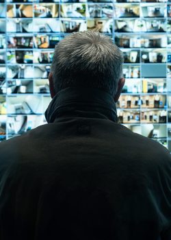 Estreno Exclusivo
Ojos extraños
