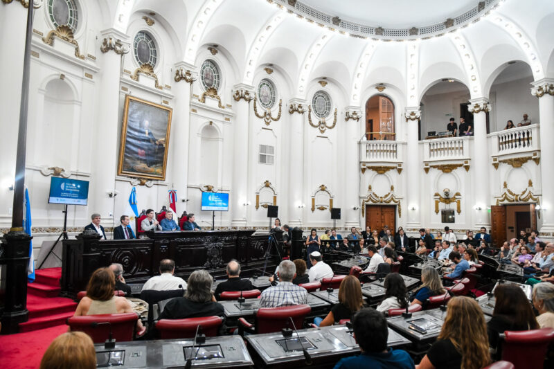 Parlamento “ Las escritoras y cultura democrática”
